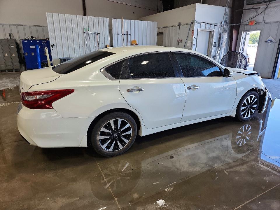Продажа на аукционе авто 2018 Nissan Altima, vin: 1N4AL3AP8JC211347, номер лота: 66609726