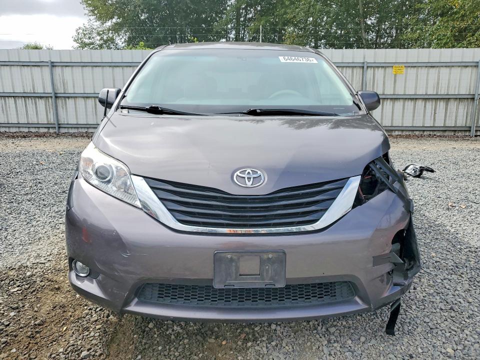 64646736 :رقم المزاد ، 5TDJK3DC6DS053518 vin ، 2013 Toyota Sienna مزاد بيع