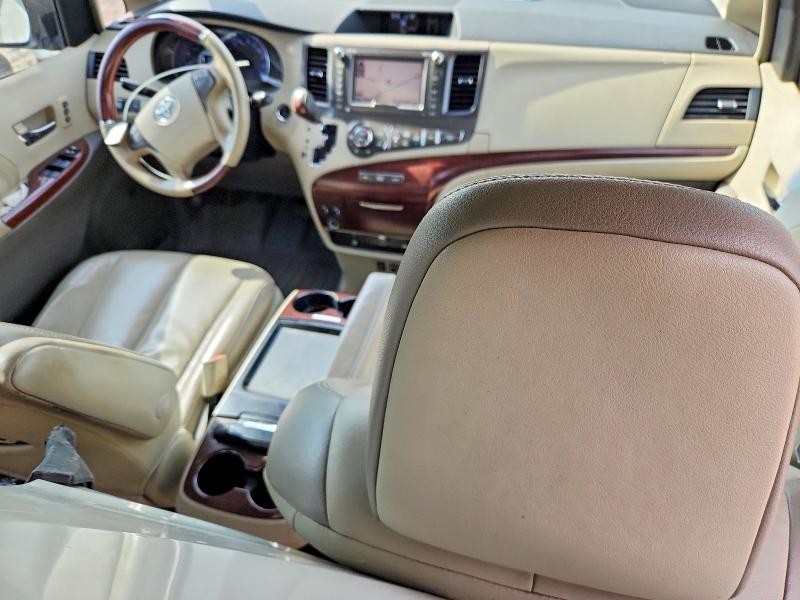 66225196 :رقم المزاد ، 5TDYK3DC0BS078118 vin ، 2011 Toyota Sienna مزاد بيع