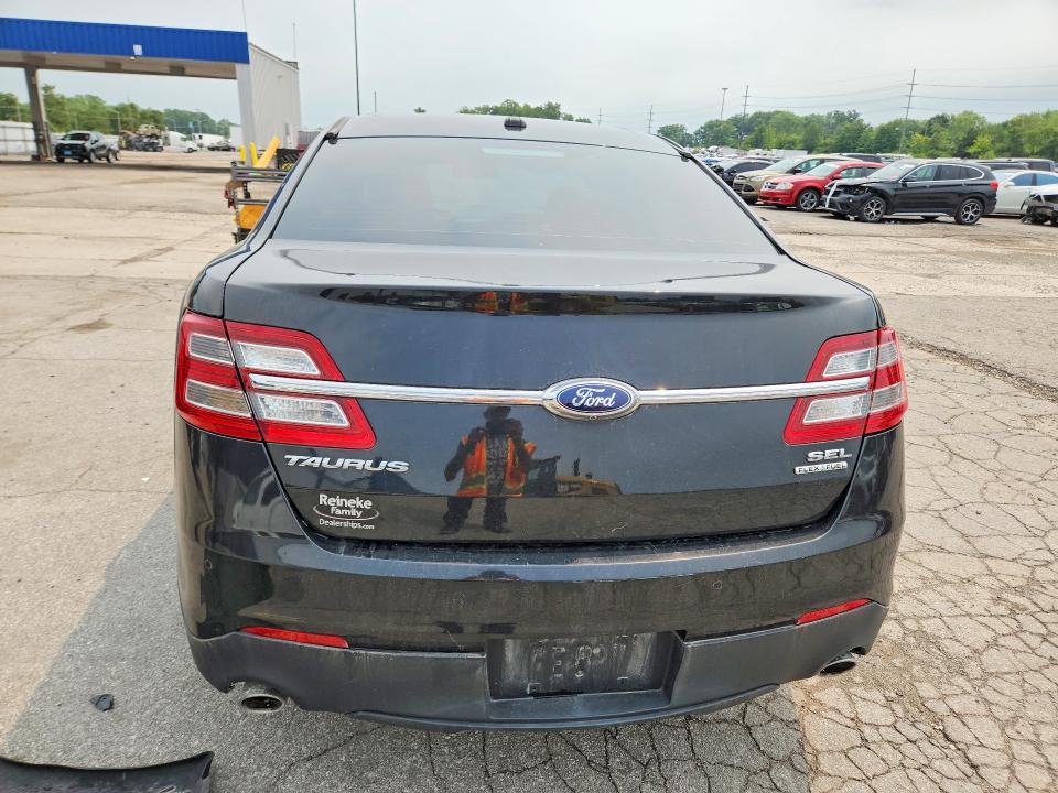 Продажа на аукционе авто 2015 Ford Taurus, vin: 1FAHP2E80FG102154, номер лота: 64688306