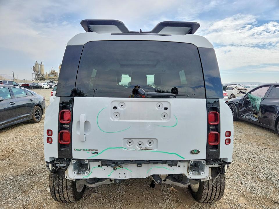 65834756 :رقم المزاد ، SALEPEEU8P2151069 vin ، 2023 Land Rover Defender مزاد بيع