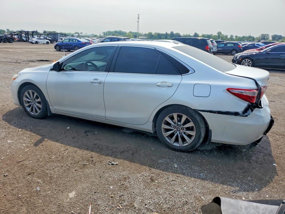 64343566 :رقم المزاد ، 4T1BD1FK7HU201762 vin ، 2017 Toyota Camry مزاد بيع