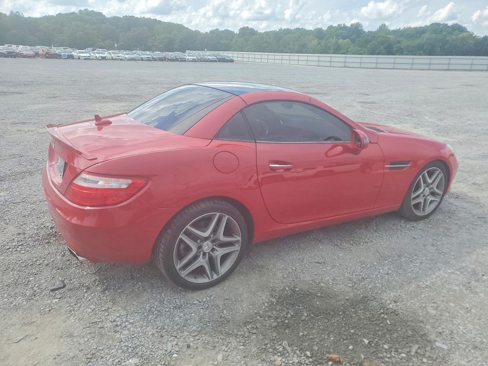 63573626 :رقم المزاد ، WDDPK4HA2FF113103 vin ، 2015 Mercedes-benz Slk مزاد بيع