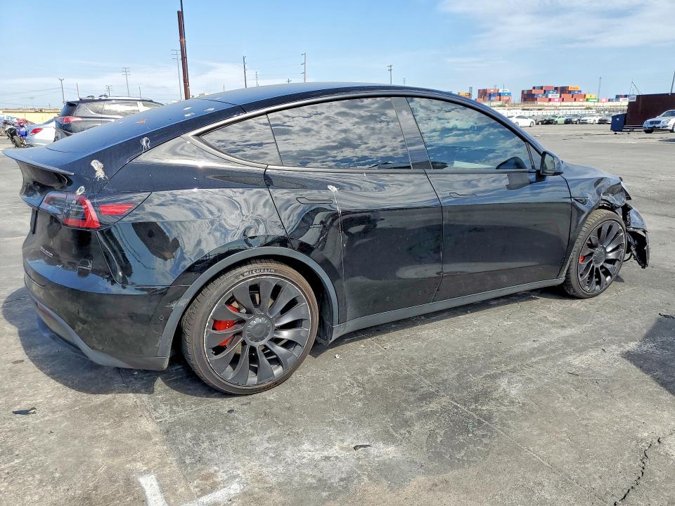 61979016 :رقم المزاد ، 7SAYGDEF9NF393673 vin ، 2022 Tesla Model Y مزاد بيع