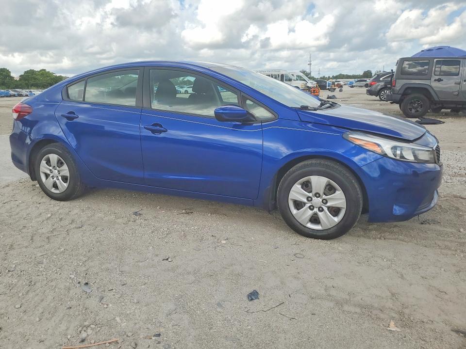 2017 Kia Forte მანქანა იყიდება აუქციონზე, vin: 3KPFK4A72HE039568, აუქციონის ნომერი: 64046256