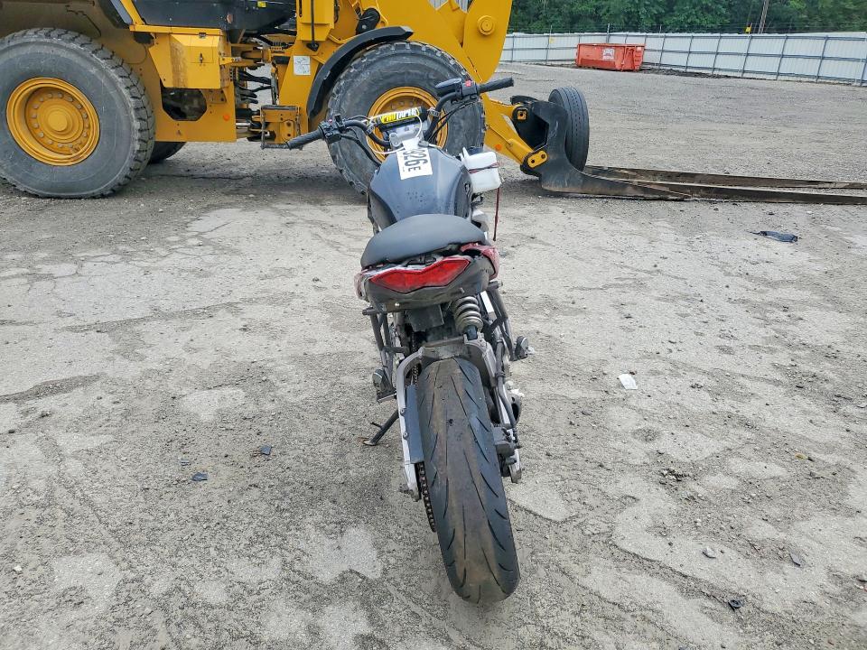 65251926 :رقم المزاد ، JKALEEC1XBDA02881 vin ، 2011 Kawasaki Le650 مزاد بيع