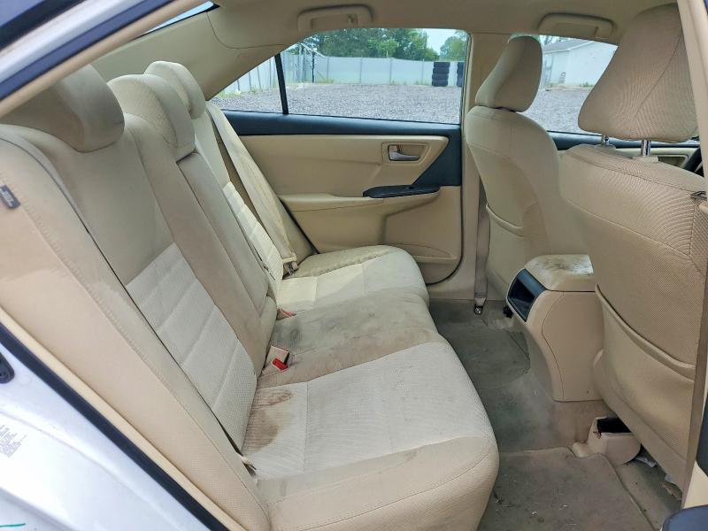 64192776 :رقم المزاد ، 4T1BF1FKXFU017181 vin ، 2015 Toyota Camry مزاد بيع