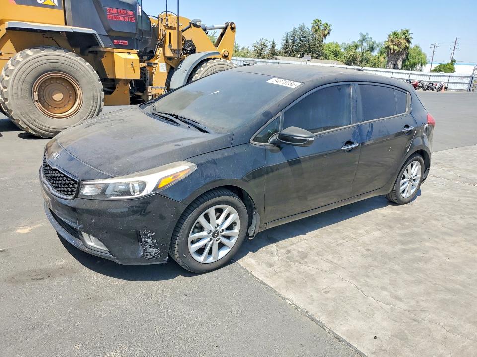 64078056 :رقم المزاد ، KNAFK5A81H5686843 vin ، 2017 Kia Forte5 مزاد بيع