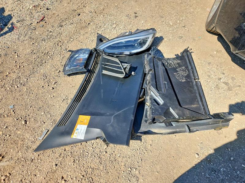 65442966 :رقم المزاد ، 5YJSA1E23JF281638 vin ، 2018 Tesla Model S مزاد بيع