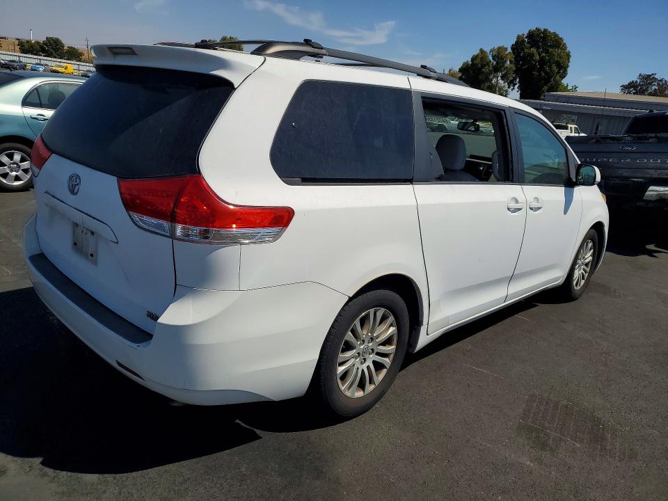 2011 Toyota Sienna მანქანა იყიდება აუქციონზე, vin: 5TDYK3DC9BS114386, აუქციონის ნომერი: 64721336