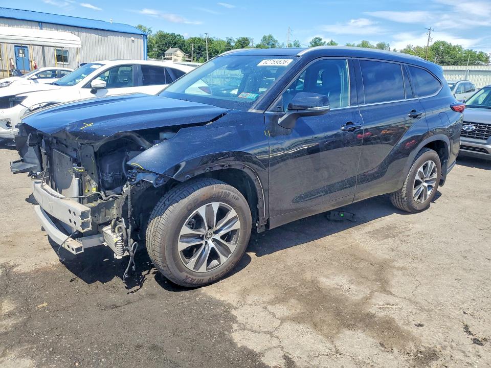 Продажа на аукционе авто 2022 Toyota Highlander, vin: 5TDGZRBH9NS192437, номер лота: 62759626