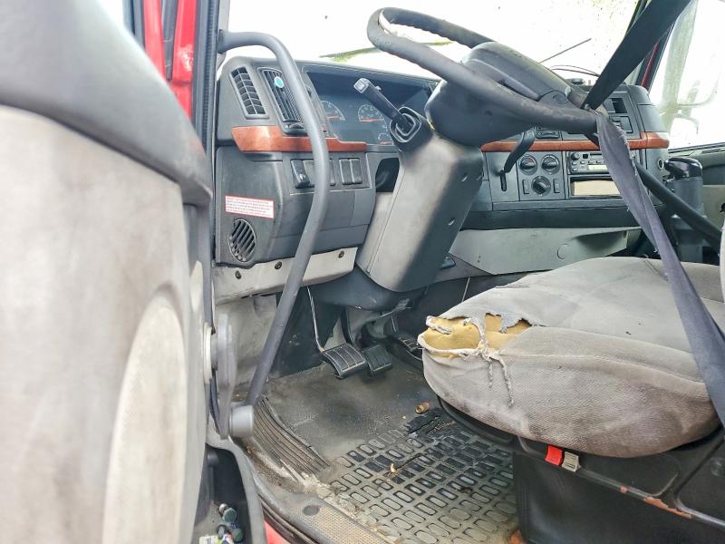 2005 Volvo Vn მანქანა იყიდება აუქციონზე, vin: 4V4M19GF75N372897, აუქციონის ნომერი: 63488756