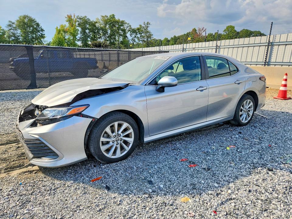 2021 Toyota Camry მანქანა იყიდება აუქციონზე, vin: 4T1C11AK6MU615324, აუქციონის ნომერი: 67136066
