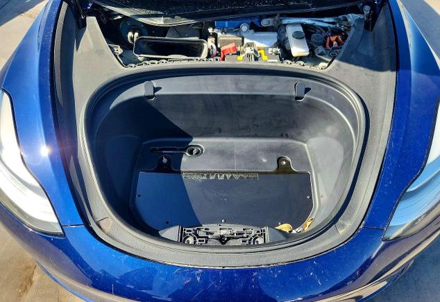 64655946 :رقم المزاد ، 5YJ3E1EA2JF018170 vin ، 2018 Tesla Model 3 مزاد بيع