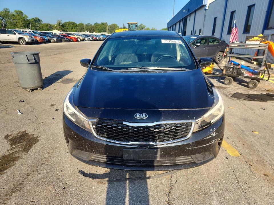 2017 Kia Forte მანქანა იყიდება აუქციონზე, vin: 3KPFL4A78HE143494, აუქციონის ნომერი: 66124076