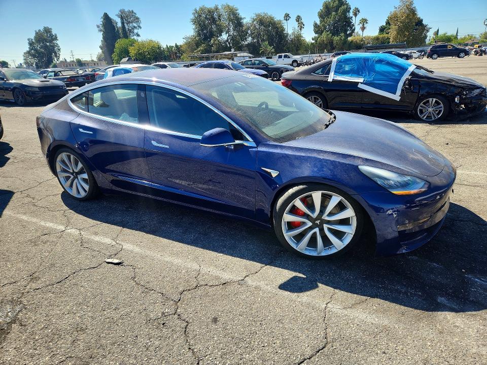 Продаж на аукціоні авто 2018 Tesla Model 3, vin: 5YJ3E1EB2JF083903, номер лоту: 64252346