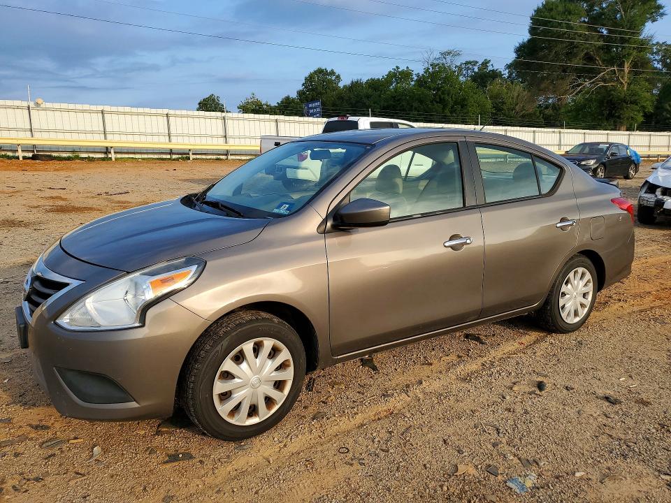 2015 Nissan Versa მანქანა იყიდება აუქციონზე, vin: 3N1CN7AP0FL828759, აუქციონის ნომერი: 63923546