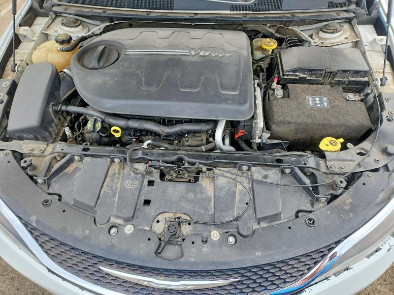65463066 :رقم المزاد ، 1C3CCCCG6FN528074 vin ، 2015 Chrysler 200 مزاد بيع