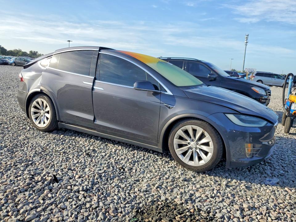 Продажа на аукционе авто 2017 Tesla Model X, vin: 5YJXCBE26HF043606, номер лота: 64428726