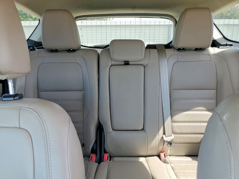 63890136 :رقم المزاد ، 1FMCU0JD1HUD27879 vin ، 2017 Ford Escape مزاد بيع