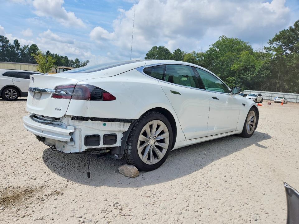 63232426 :رقم المزاد ، 5YJSA1E24JF252407 vin ، 2018 Tesla Model S مزاد بيع