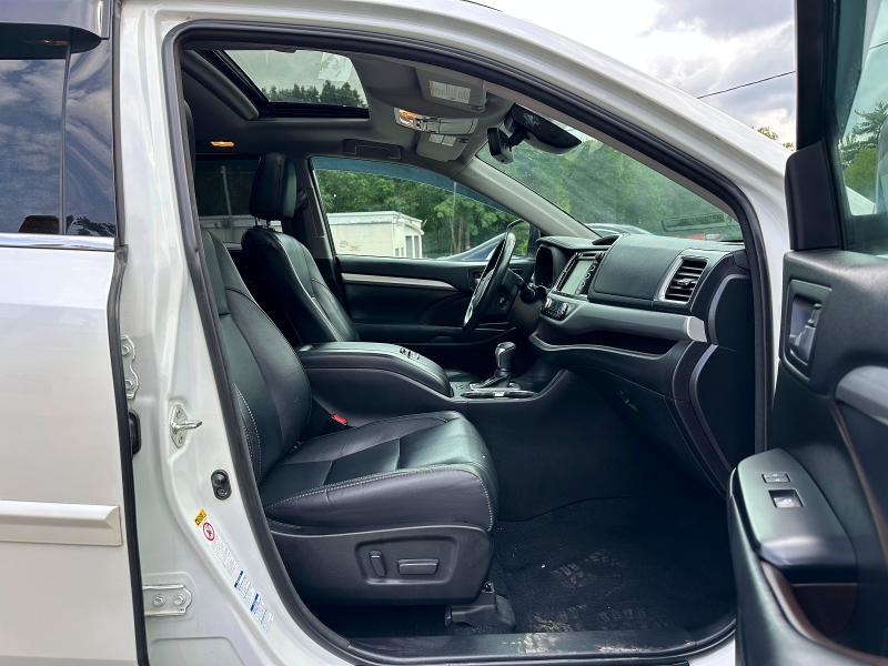 61993846 :رقم المزاد ، 5TDJZRFH2JS816010 vin ، 2018 Toyota Highlander مزاد بيع