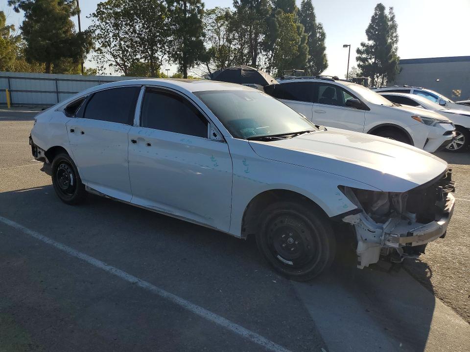 64067116 :رقم المزاد ، 1HGCV1F42JA055321 vin ، 2018 Honda Accord مزاد بيع