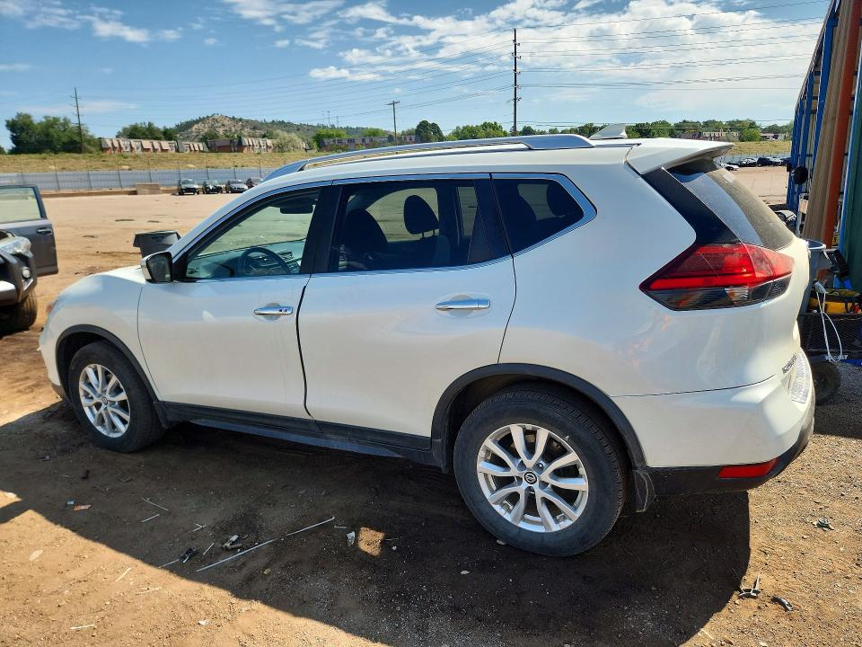 61448766 :رقم المزاد ، KNMAT2MV6HP560038 vin ، 2017 Nissan Rogue مزاد بيع