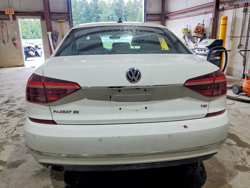 67151906 :رقم المزاد ، 1VWBA7A36JC021889 vin ، 2018 Volkswagen Passat مزاد بيع