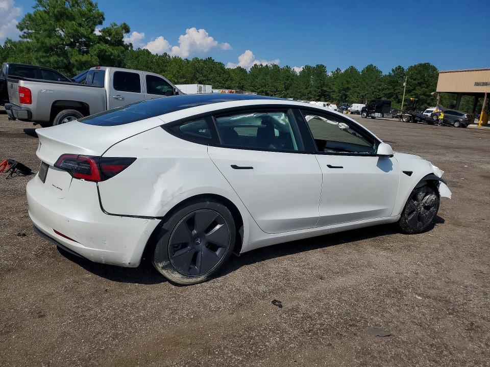 65048386 :رقم المزاد ، 5YJ3E1EB9NF335636 vin ، 2022 Tesla Model 3 مزاد بيع