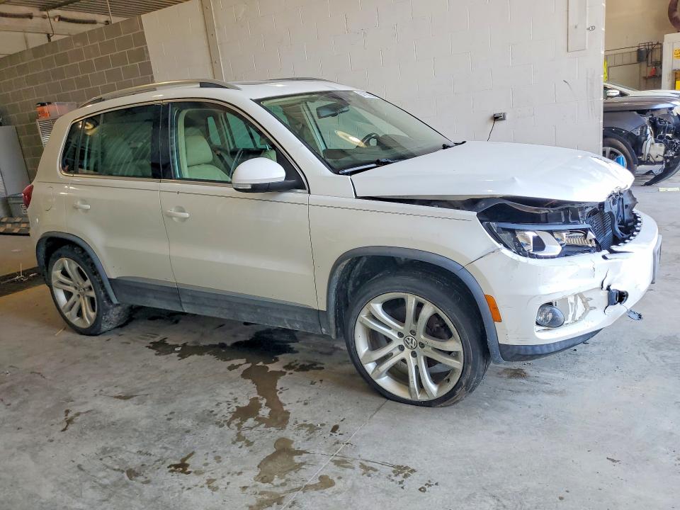 2013 Volkswagen Tiguan მანქანა იყიდება აუქციონზე, vin: WVGBV7AX2DW501582, აუქციონის ნომერი: 64193286