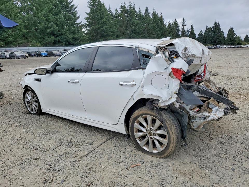 2017 Kia Optima მანქანა იყიდება აუქციონზე, vin: 5XXGT4L36HG138882, აუქციონის ნომერი: 64639596