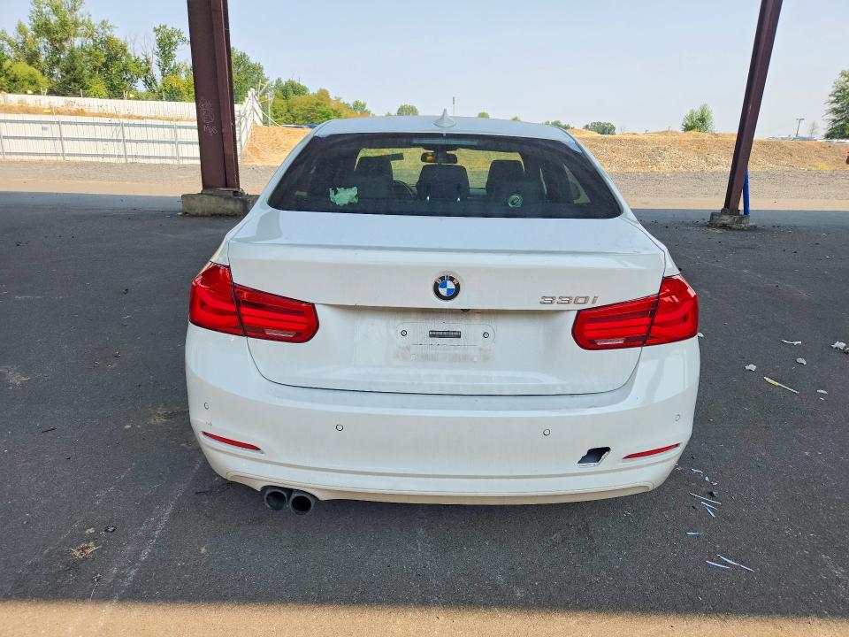 64752586 :رقم المزاد ، WBA8B9G35HNU51924 vin ، 2017 Bmw 3 Series 330i مزاد بيع