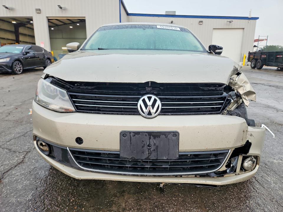 66392016 :رقم المزاد ، 3VWLL7AJ1EM273695 vin ، 2014 Volkswagen Jetta مزاد بيع