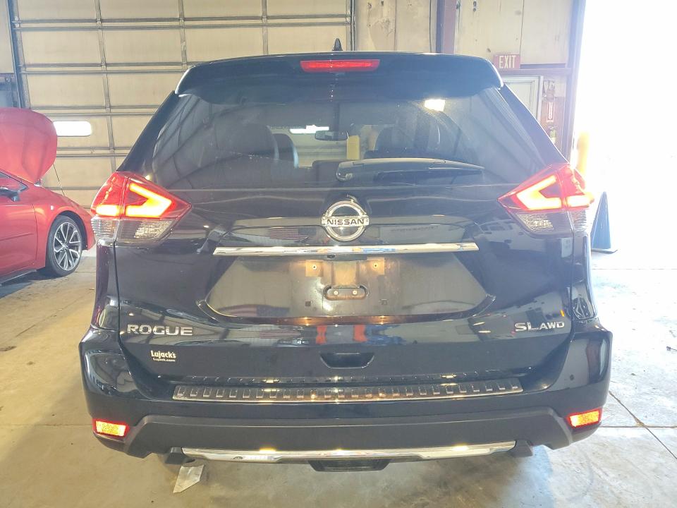 2017 Nissan Rogue მანქანა იყიდება აუქციონზე, vin: JN8AT2MV2HW276447, აუქციონის ნომერი: 65527236