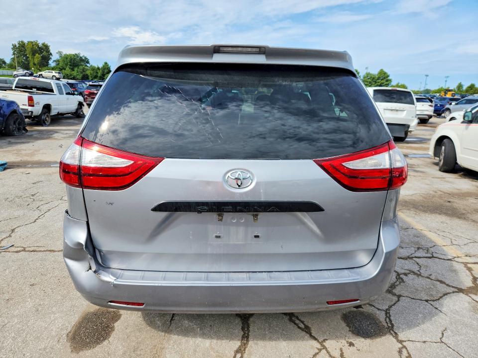 65208606 :رقم المزاد ، 5TDZZ3DC0JS959545 vin ، 2018 Toyota Sienna مزاد بيع