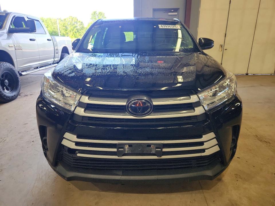 Продаж на аукціоні авто 2018 Toyota Highlander, vin: 5TDBZRFH6JS808738, номер лоту: 63936326