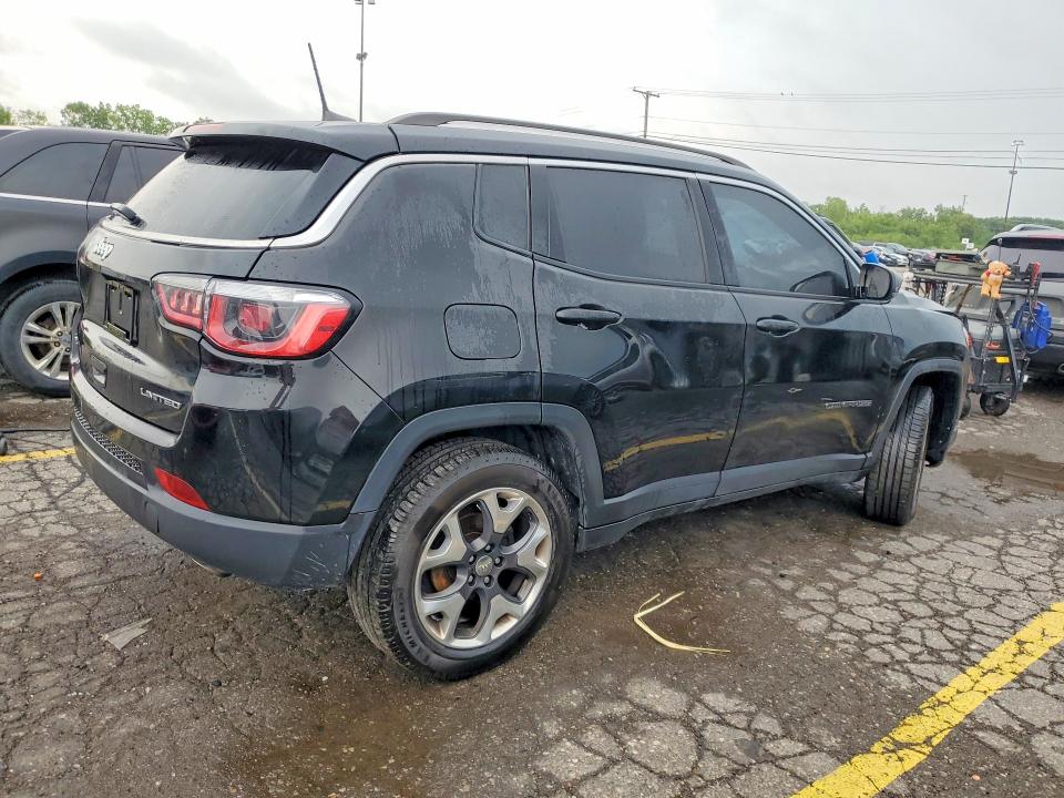 64298136 :رقم المزاد ، 3C4NJDCB1JT222851 vin ، 2018 Jeep Compass مزاد بيع