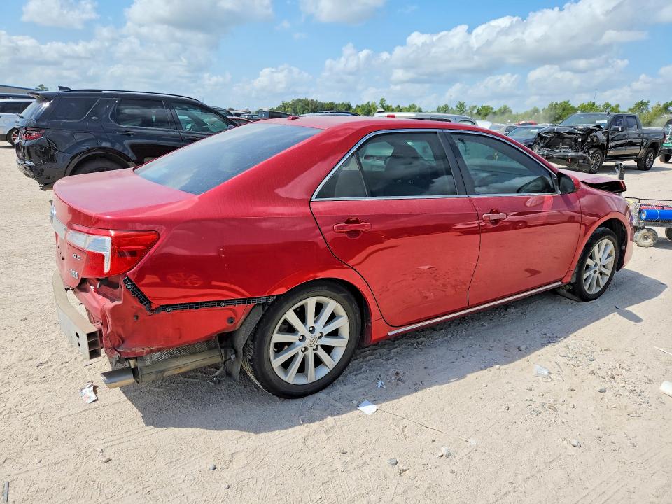 2014 Toyota Camry Hybrid მანქანა იყიდება აუქციონზე, vin: 4T1BD1FK5EU107133, აუქციონის ნომერი: 66473826