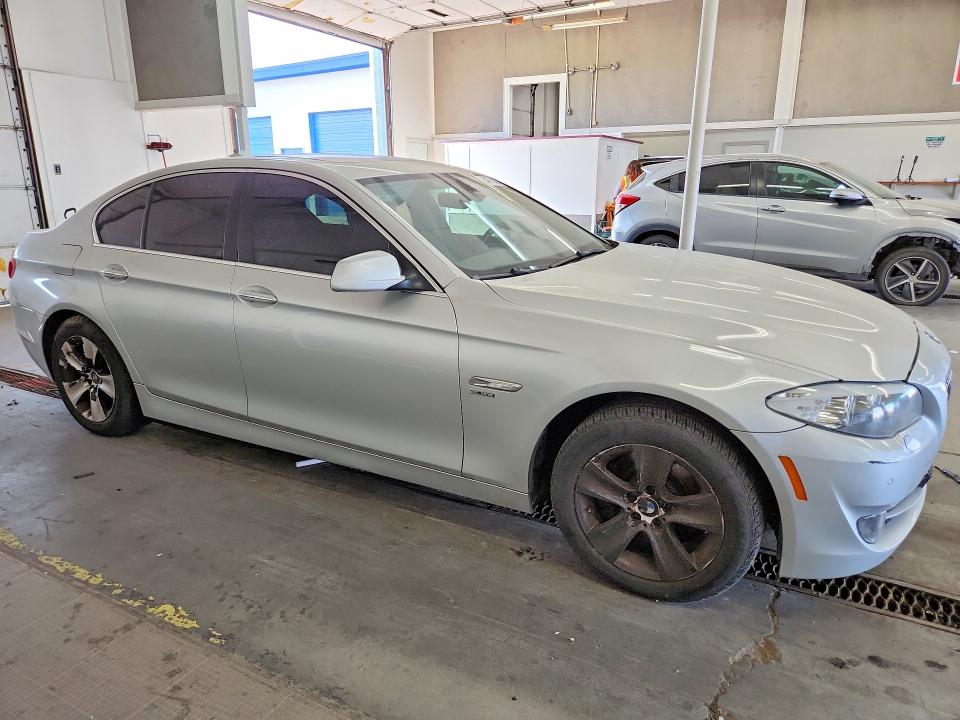 Продаж на аукціоні авто 2012 Bmw 528, vin: WBAXH5C50CDW06422, номер лоту: 64773366
