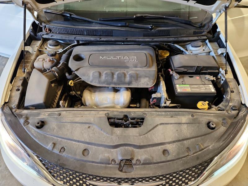 62508226 :رقم المزاد ، 1C3CCCAB5FN689460 vin ، 2015 Chrysler 200 مزاد بيع