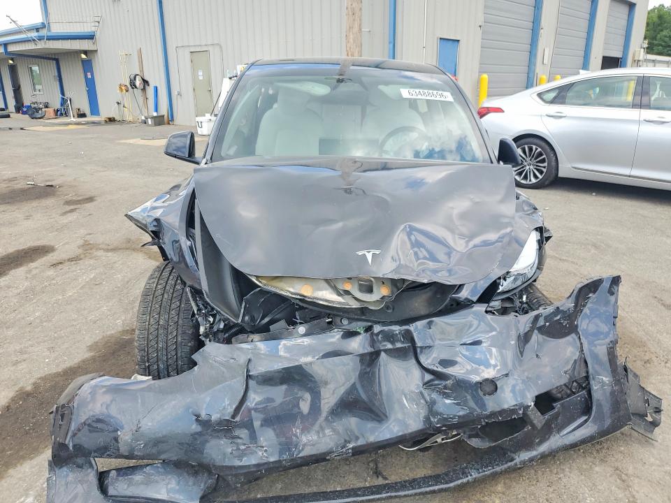 63488696 :رقم المزاد ، 7SAYGAEE9SF230748 vin ، 2025 Tesla Model Y مزاد بيع