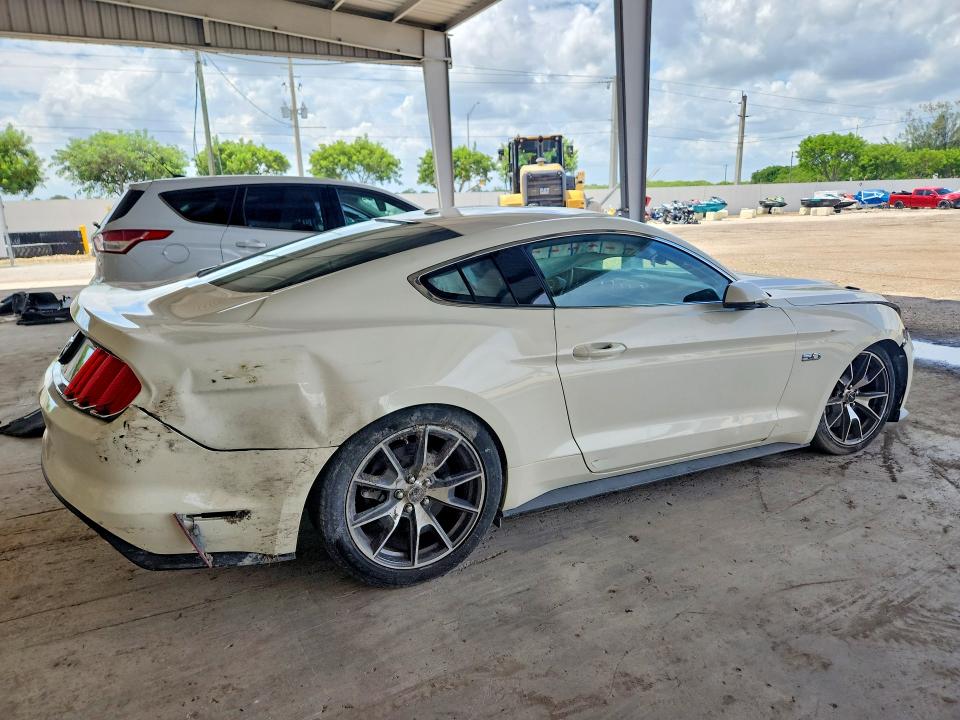 65901436 :رقم المزاد ، 1FA6P8RF2F5500948 vin ، 2015 Ford Mustang مزاد بيع