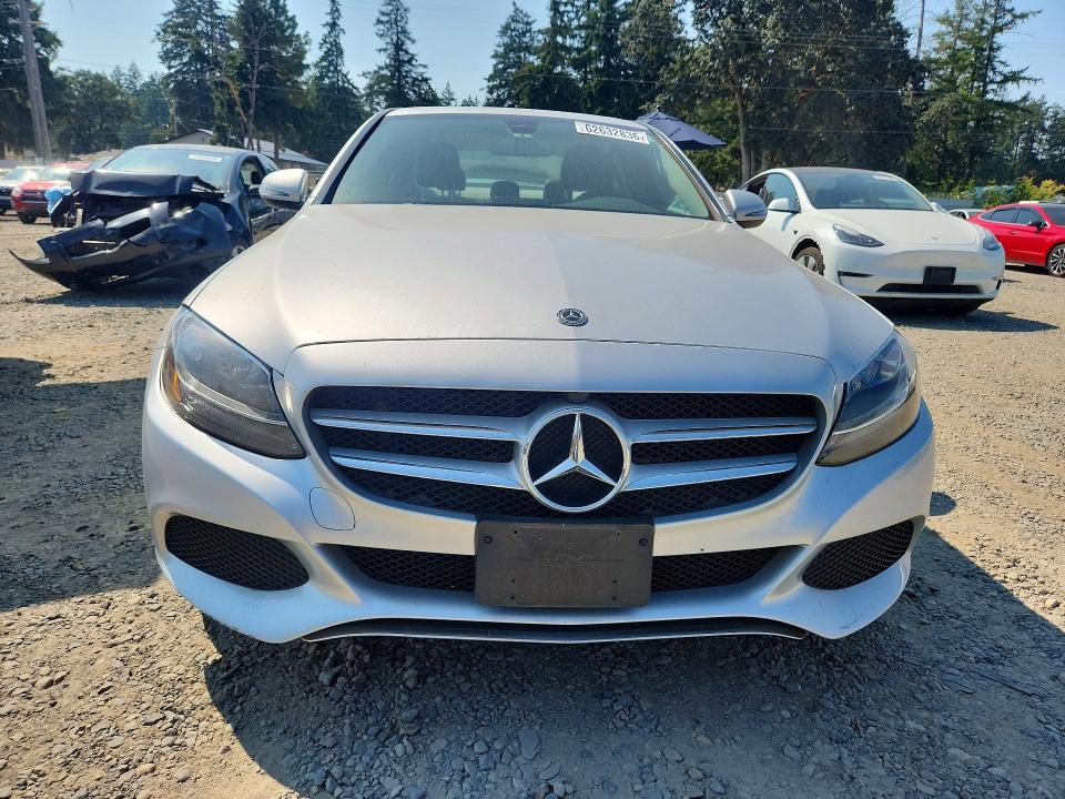 62632836 :رقم المزاد ، 55SWF4JB3JU257591 vin ، 2018 Mercedes-benz C مزاد بيع