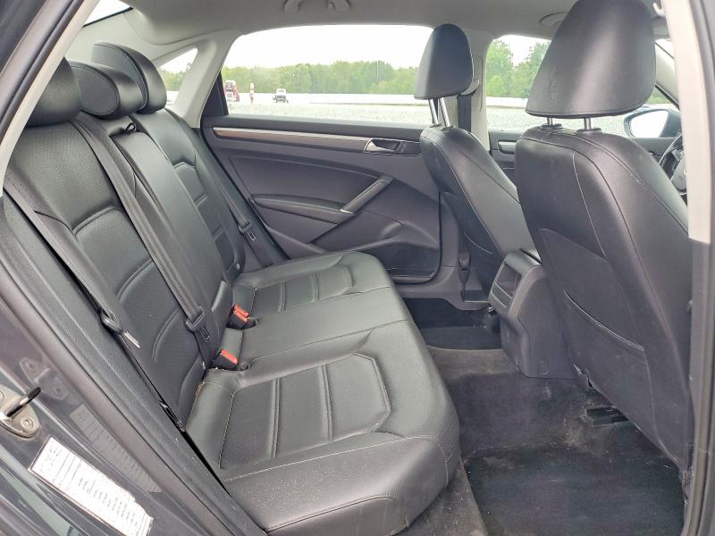 64206396 :رقم المزاد ، 1VWDT7A38HC058357 vin ، 2017 Volkswagen Passat مزاد بيع
