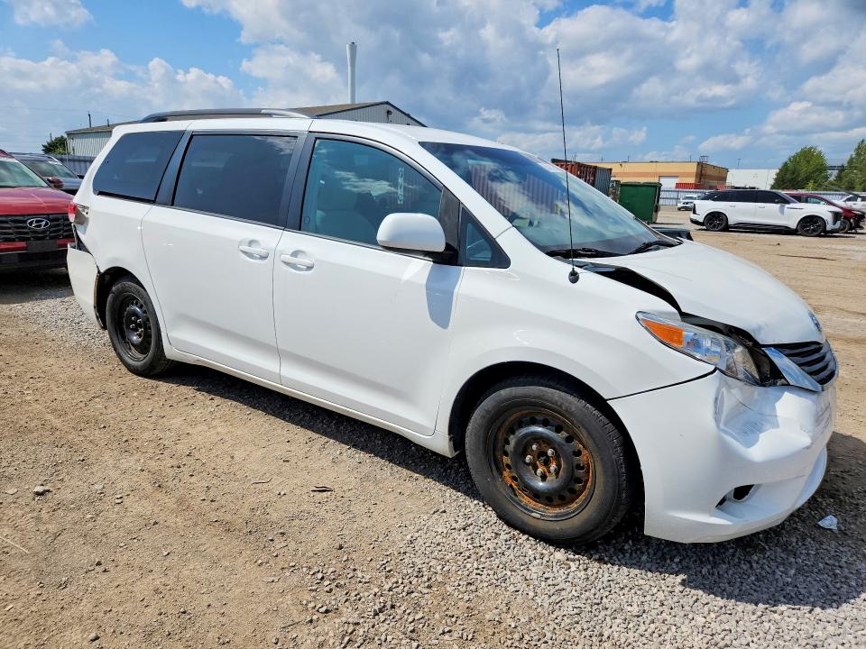 64542876 :رقم المزاد ، 5TDKK3DC1ES476948 vin ، 2014 Toyota Sienna مزاد بيع