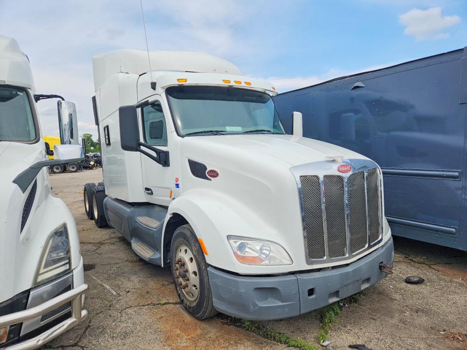 2015 Peterbilt 579 მანქანა იყიდება აუქციონზე, vin: 1XPBD49X4FD285337, აუქციონის ნომერი: 64387466