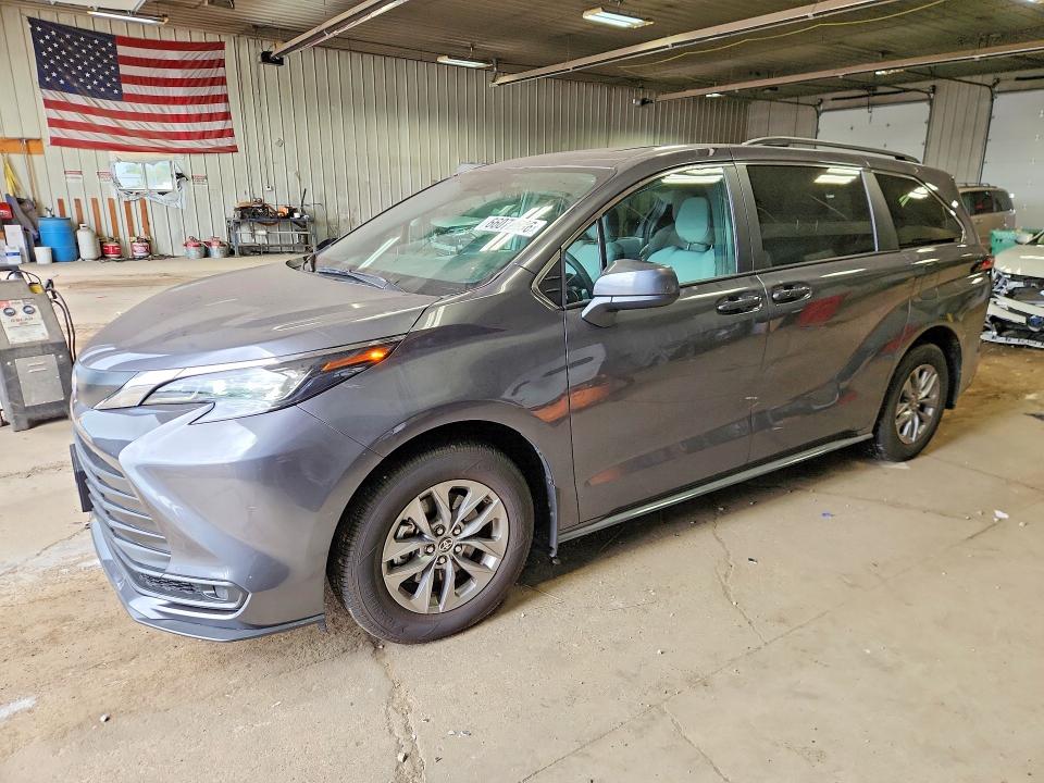 66072696 :رقم المزاد ، 5TDBSKFC1SS193520 vin ، 2025 Toyota Sienna مزاد بيع