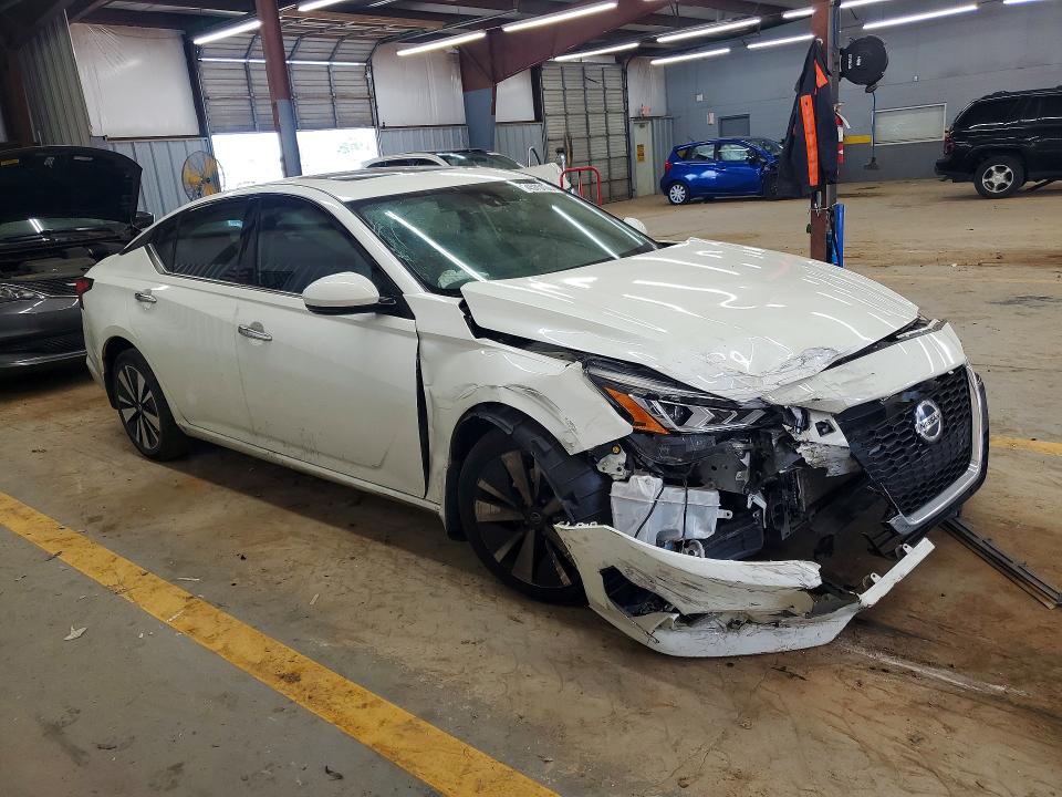 Продаж на аукціоні авто 2019 Nissan Altima, vin: 1N4BL4DV2KC116952, номер лоту: 64575136