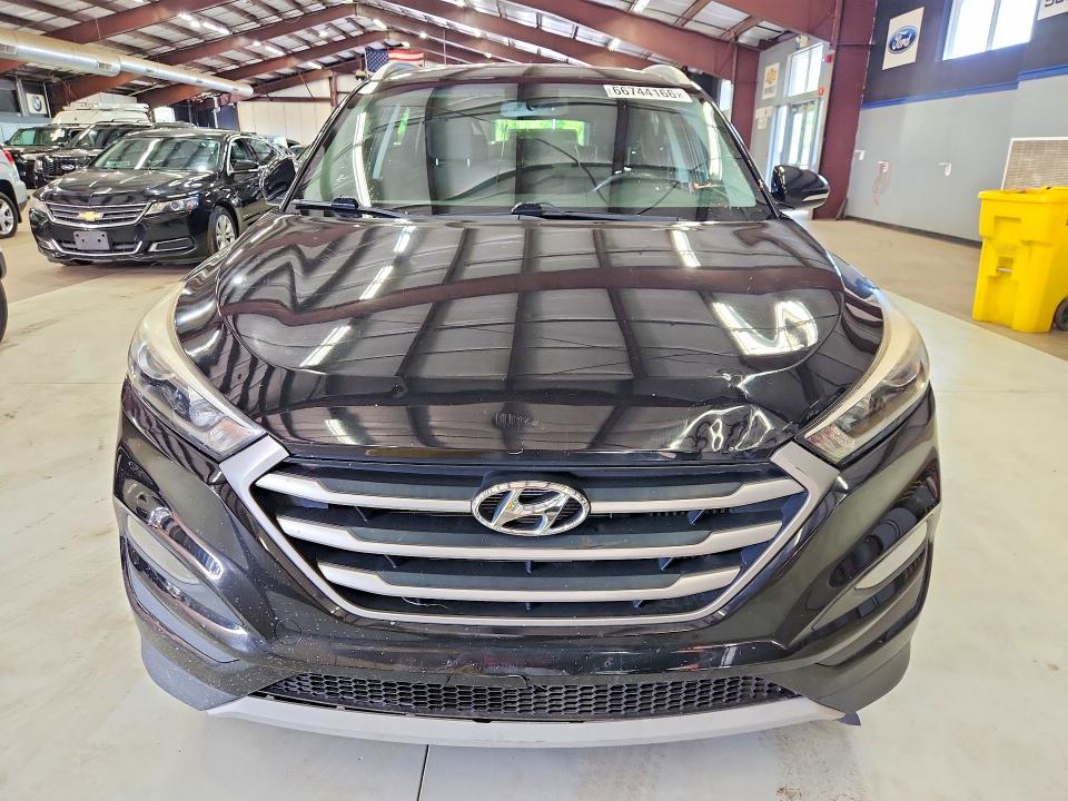 66744166 :رقم المزاد ، KM8J33A22HU391522 vin ، 2017 Hyundai Tucson مزاد بيع